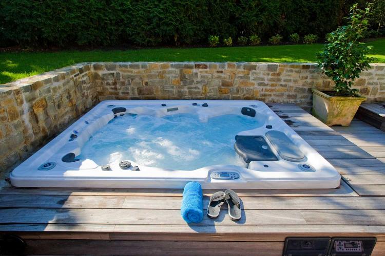 Built in Hot Tub